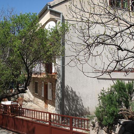 Apartments Mia Starigrad Paklenica Bagian luar foto