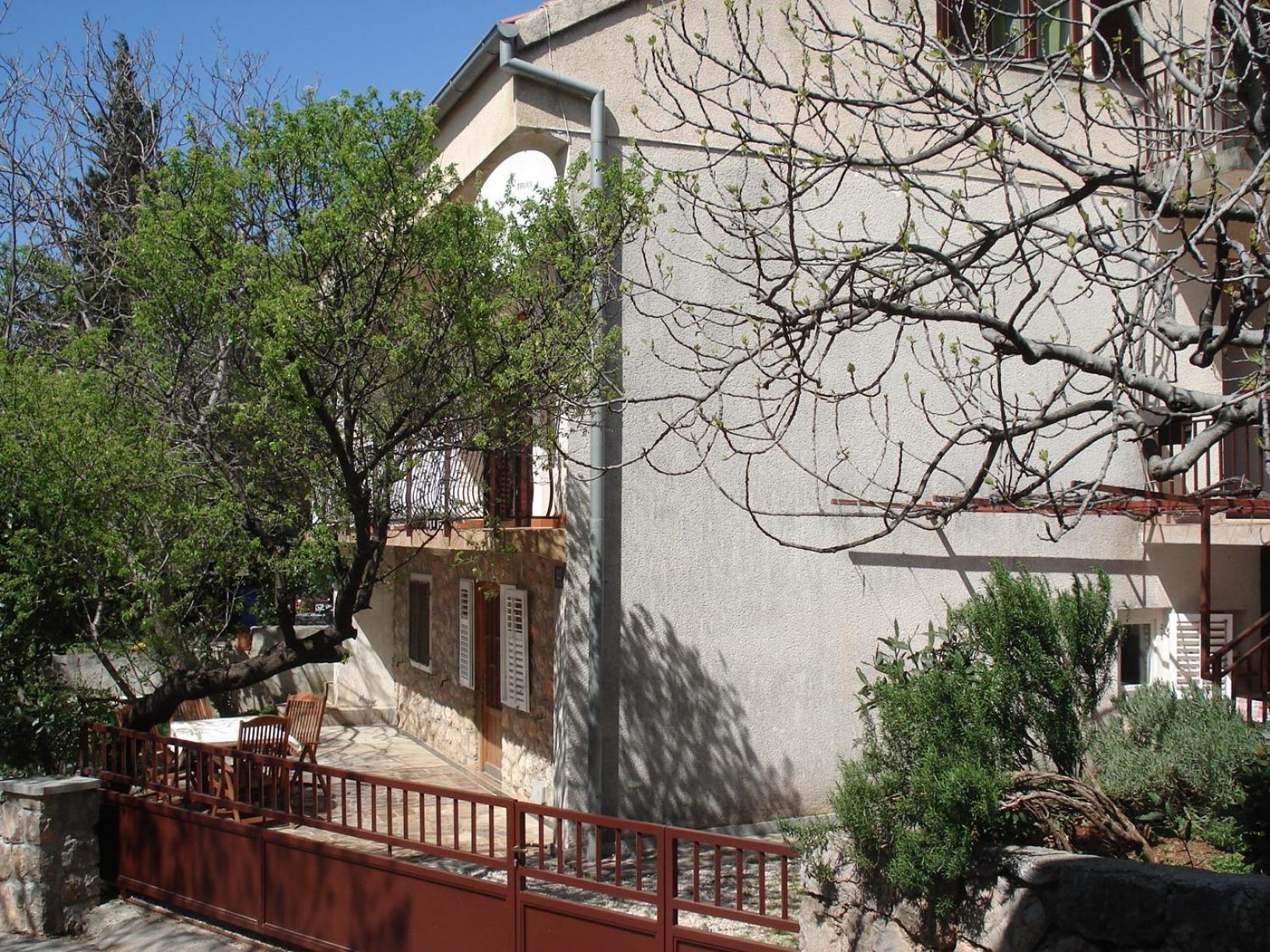 Apartments Mia Starigrad Paklenica Bagian luar foto